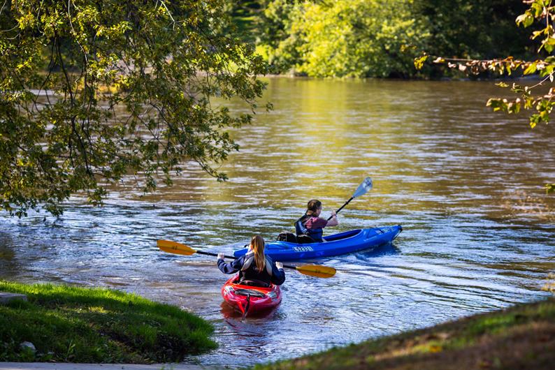 WHEN IT’S TIME FOR FUN, HEAD TO ONE OF THE AREA METROPARKS, INCLUDING CHAGRIN RIVER PARK 