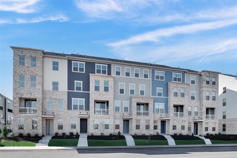 ARCOLA TOWN CENTER - TOWNHOME-STYLE CONDOS NOW HOLDING APPOINTMENTS
