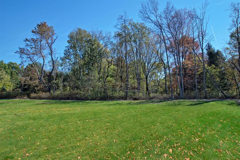 SERENE COMMUNITY SETTING BACKING TO WOODED METRO PARK VIEWS 