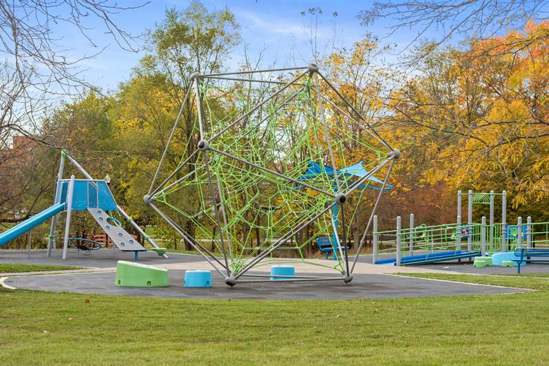 PLAY ALL DAY AT ELJER PARK WITH JUST A SHORT WALK FROM YOUR FRONT DOOR 