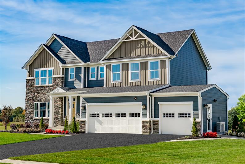 Homesites that accommodate 3-car garages 